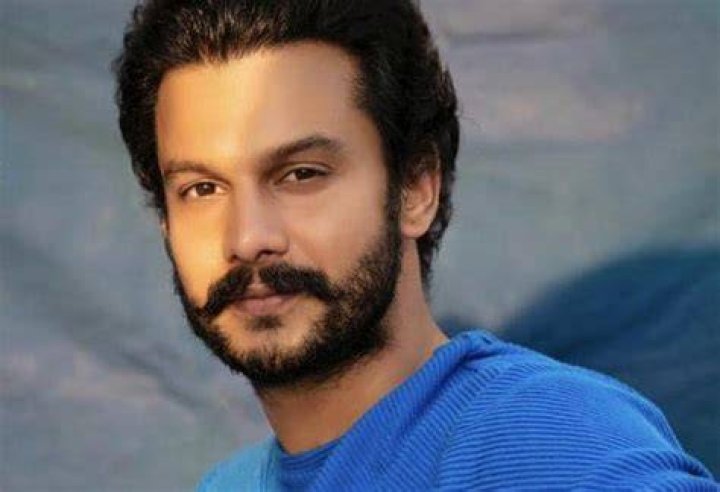 Adinath Mangeshkar Height, Weight & Physical Appearance