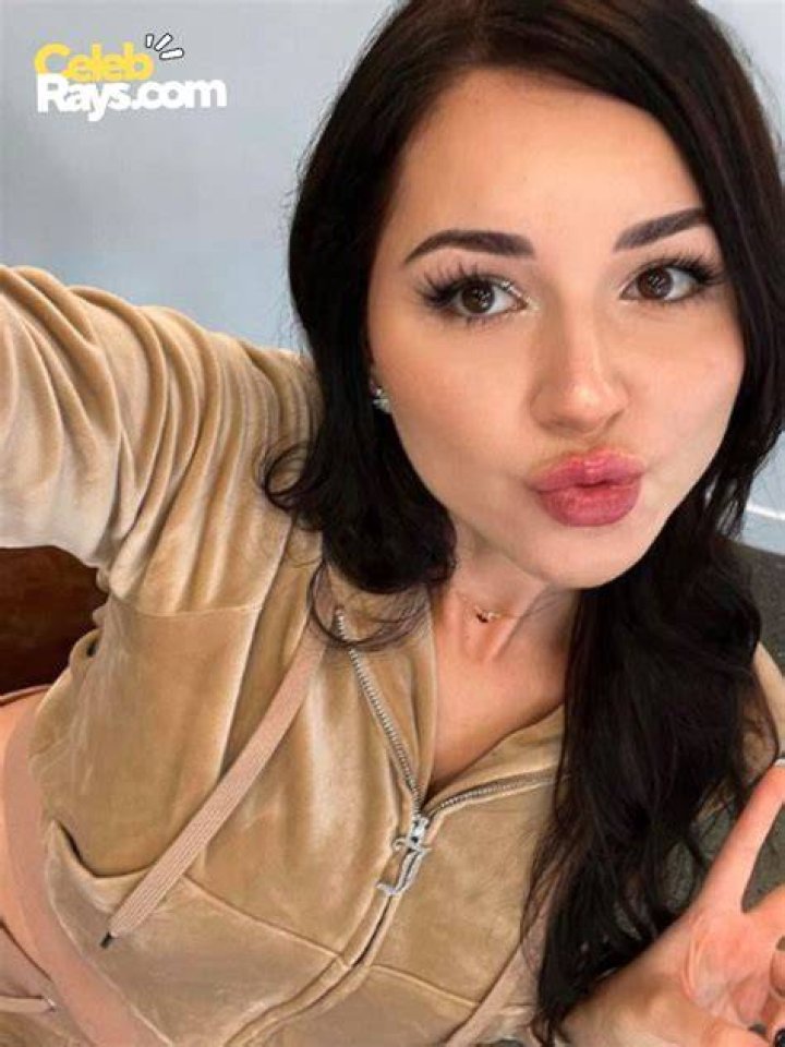 Anna Paul height