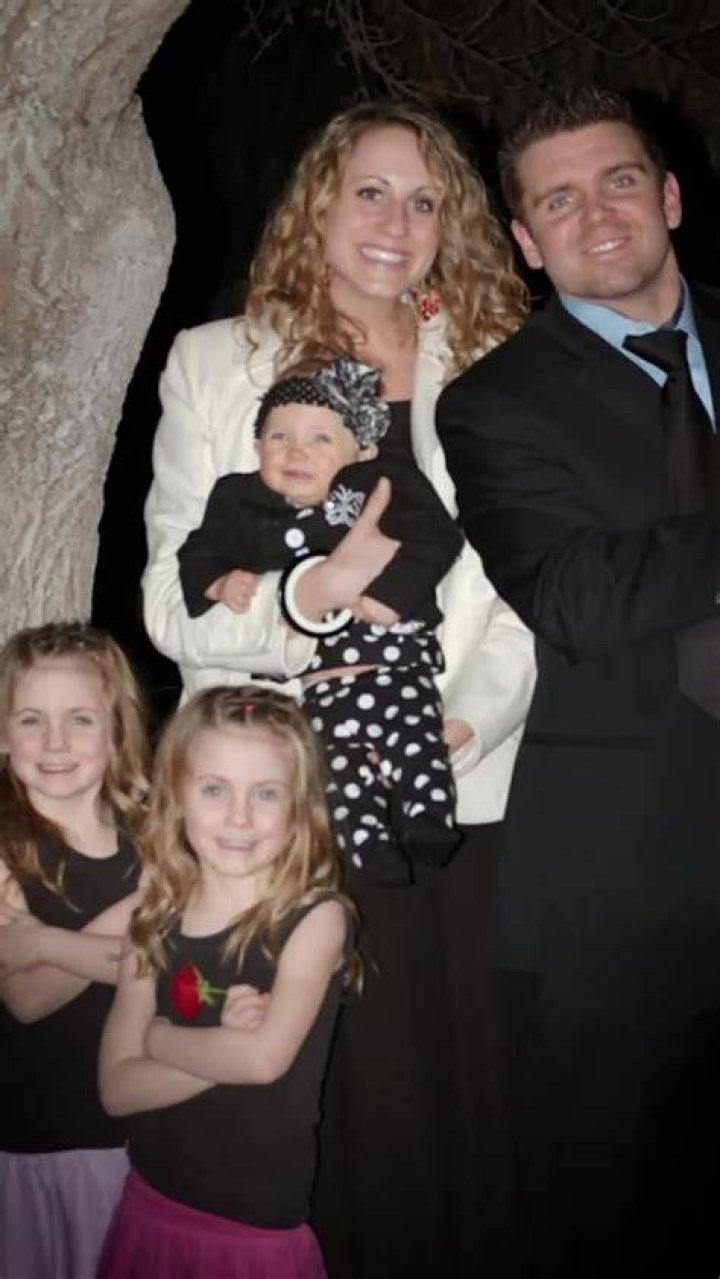 Ashlee Harmon with her sisters and brothers