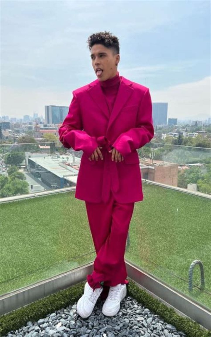 Benny Emmanuel height