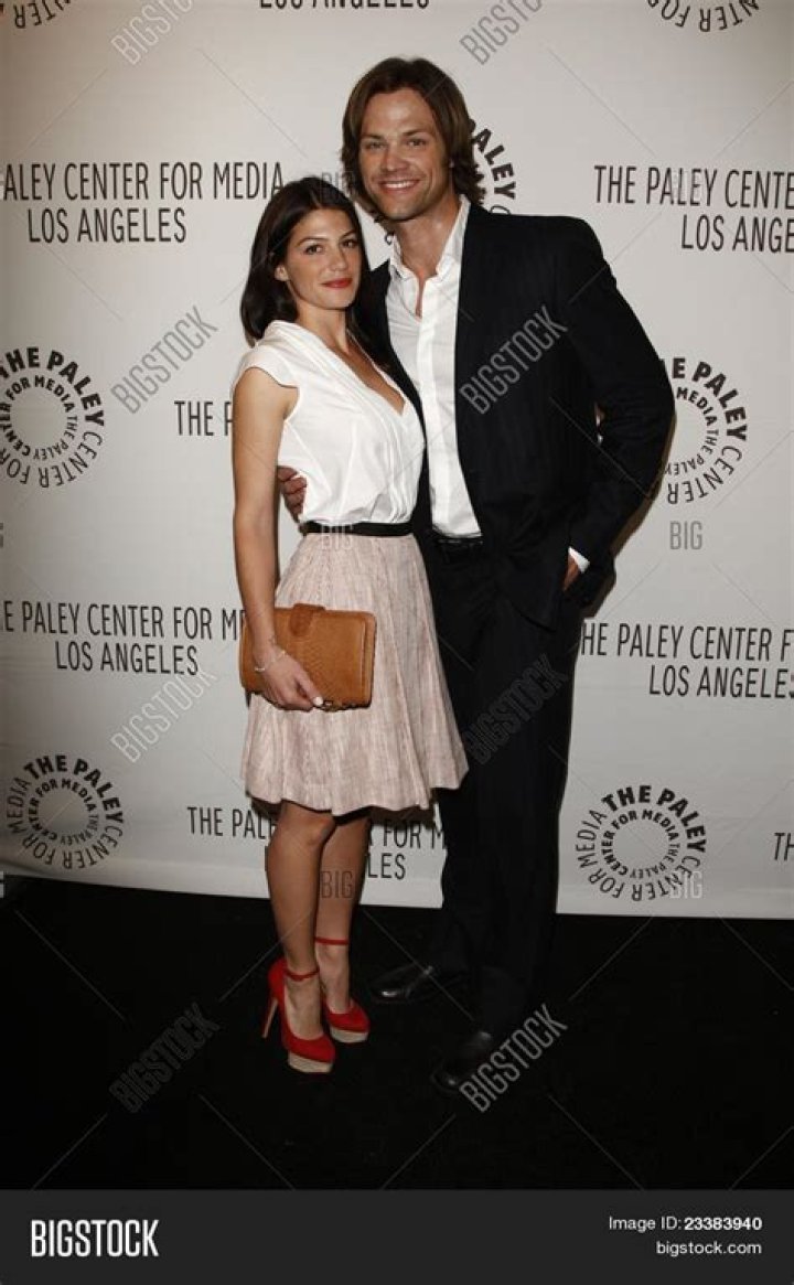 BEVERLY HILLS - MAR 13: Jared Padalecki, wife Genevieve Cortese