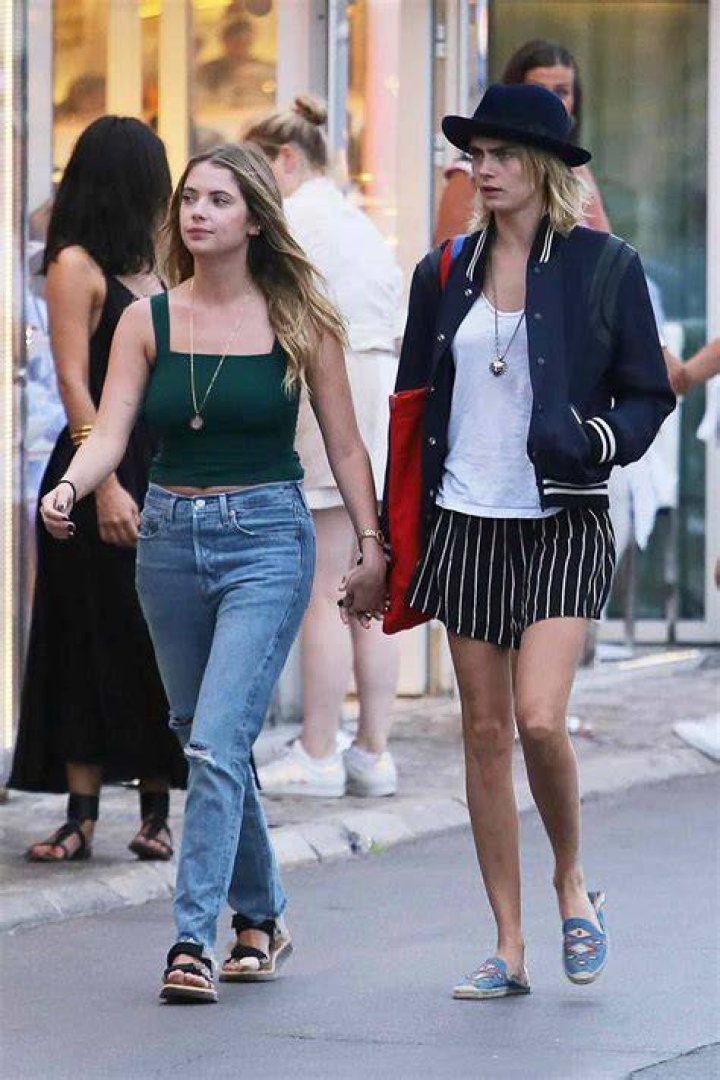 Cara Delevingne and Ashley Benson Kissing
