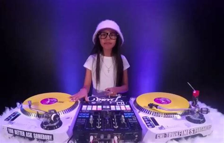 Dj Livia cute