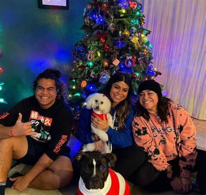 Drew Afualo with her siblings