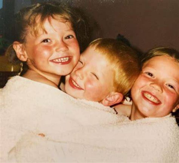 Hannah Dodd childhood picture with her brother Will Dodd and sister Alice Dodd