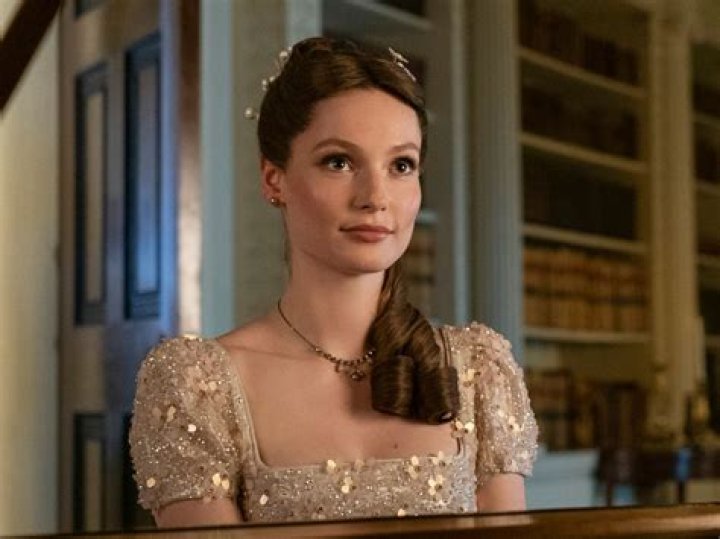 Hannah Dodd played a role in Enola Holmes 2