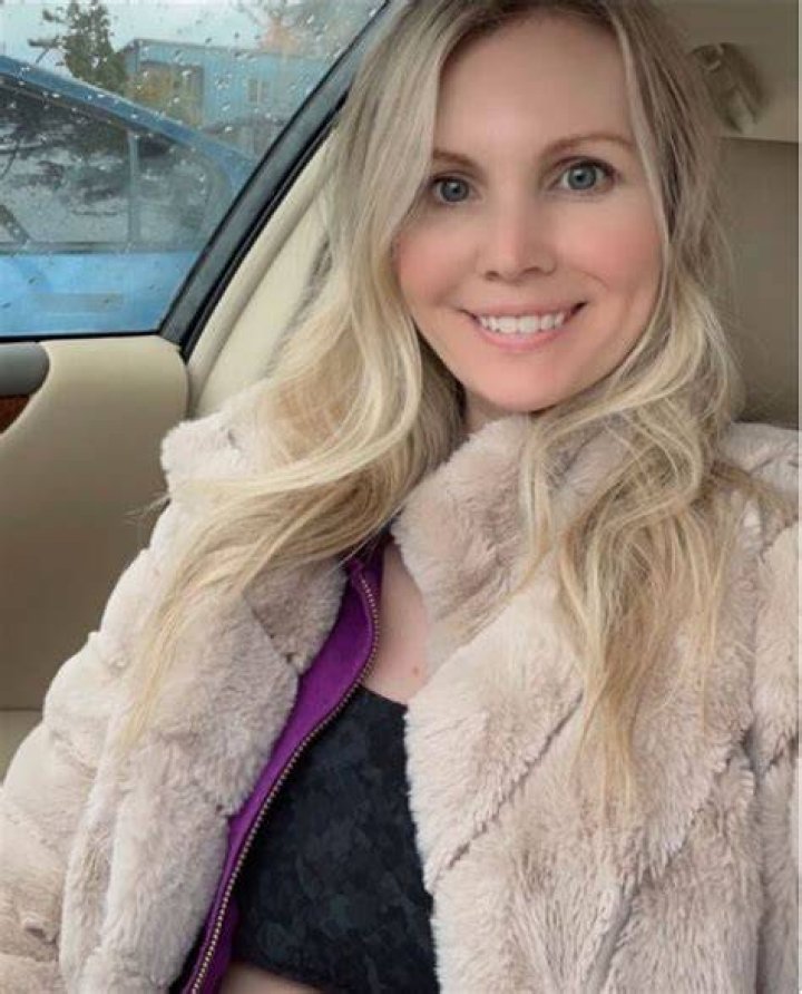 Holly Jane Net Worth, Income Source & Salary