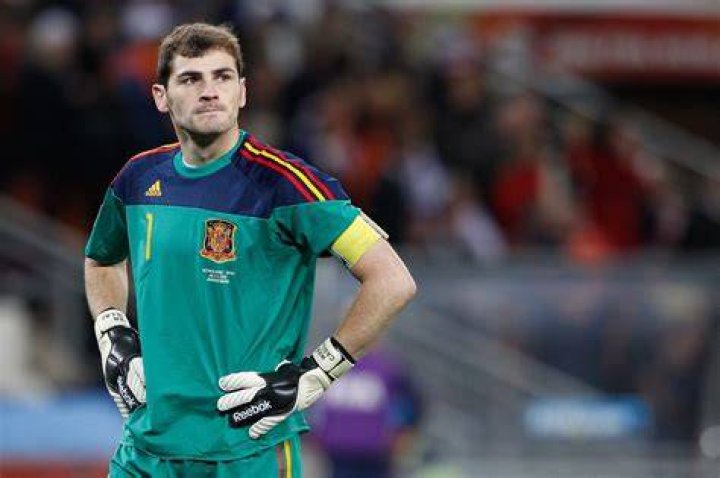 How tall is Iker Casillas