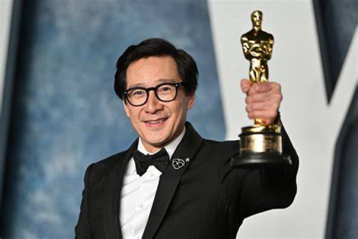 How tall is Jonathan Ke Quan