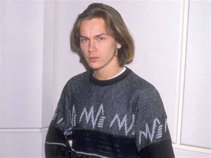 How tall is River Phoenix