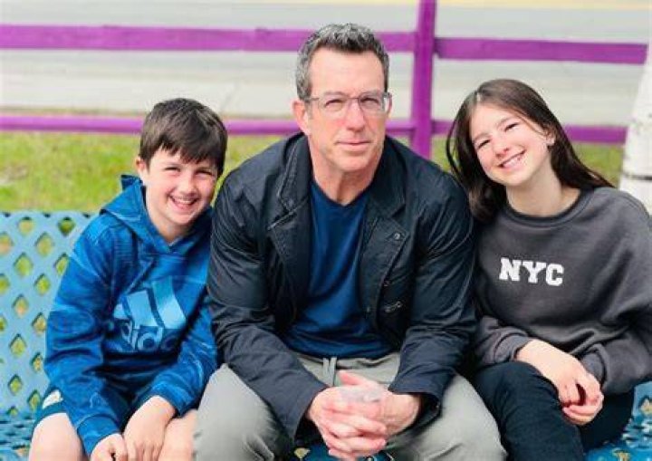 Jamie Lissow with kids