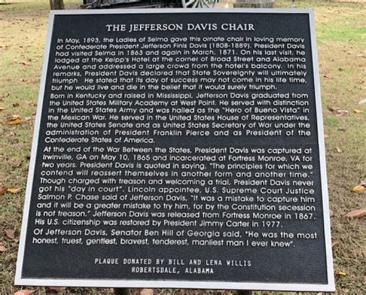 Jefferson Davis Chair Being Stolen