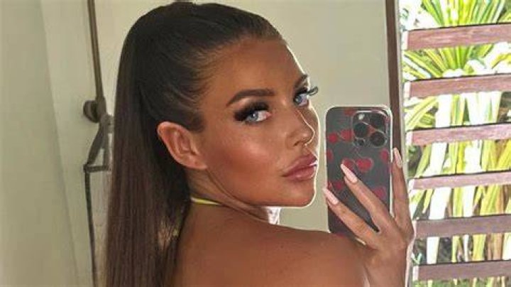 Larissa Trownson first time posted her bold modeling picture on social media in the end of the year 2018