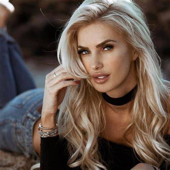 Leanna Bartlett modeling for Pretty Little Thing brand