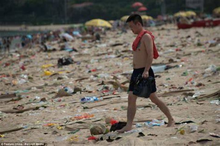 Littering In China Crowded