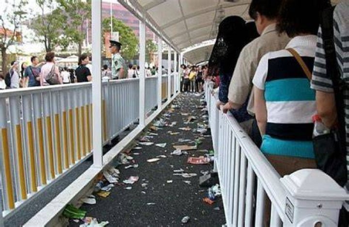 Littering In China Cut Finger
