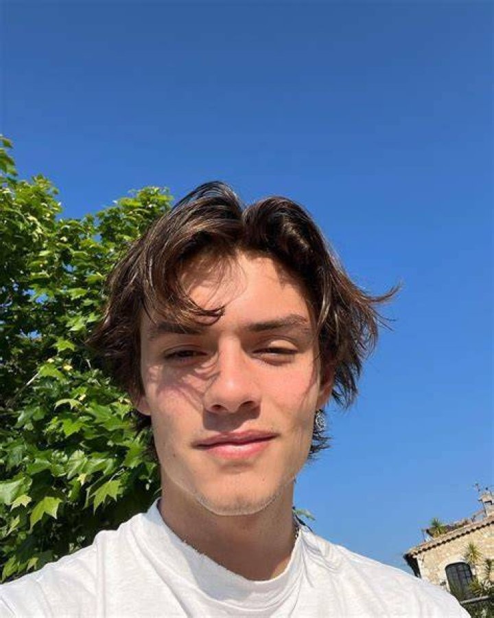 Louis Partridge Wiki Bio (Biodata, Age)