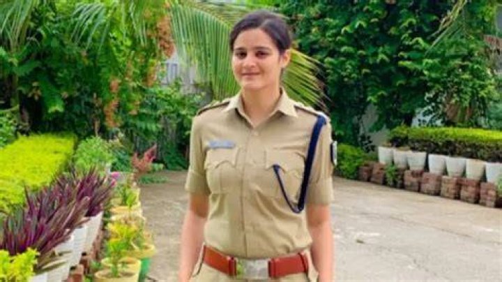 Navjot Simi height
