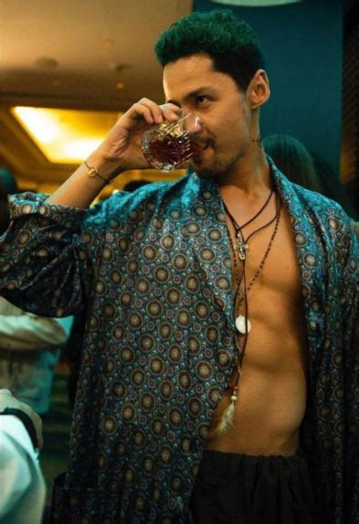 Pasha Lee consumes alcohol