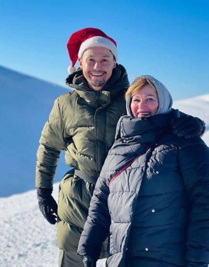 Pasha Lee with his mother