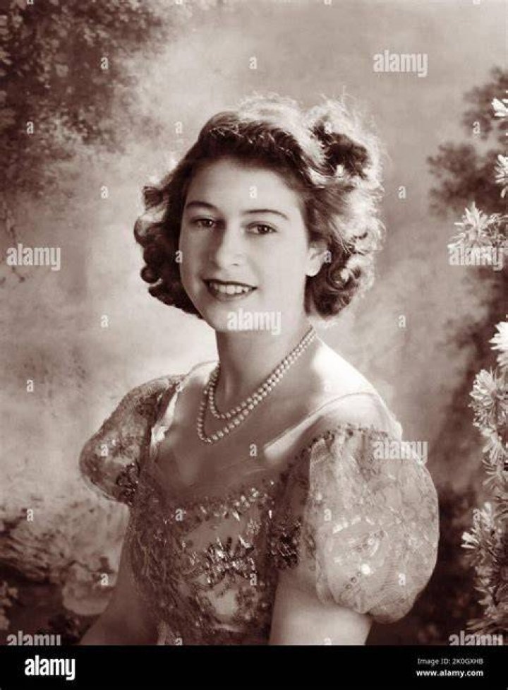 Pictures Of A Young Queen Elizabeth II