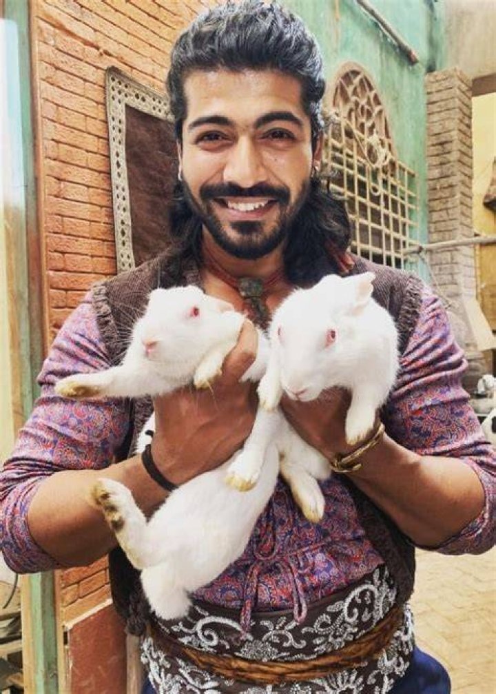 Sheezan Khan height