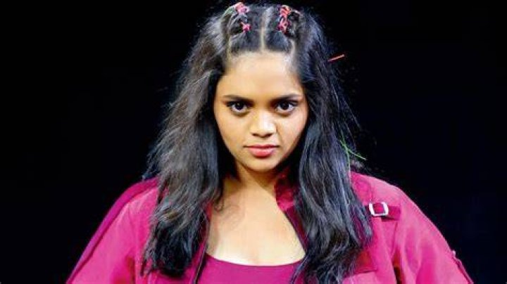 Srushti Tawade with fellow rappers