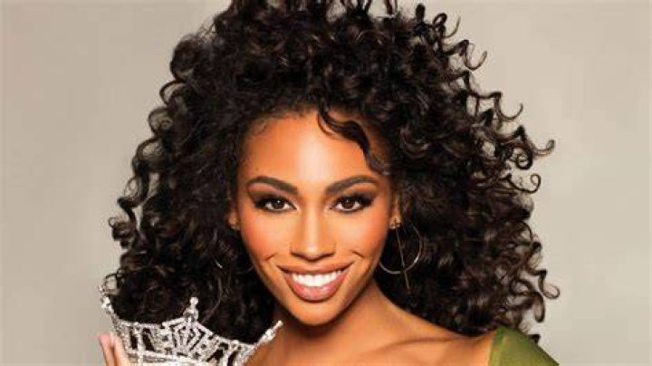 Taryn Delanie Smith height
