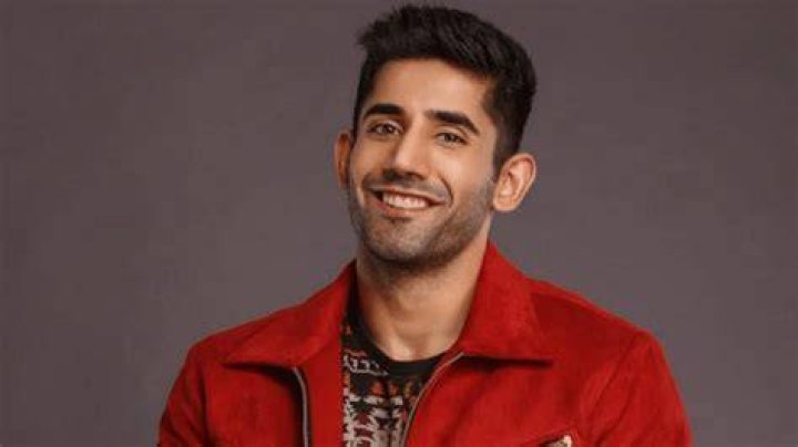 Varun Sood childhood picture with his father Vineet Sood